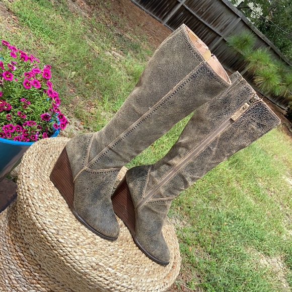 {FOSSIL} “Caroline” Distressed Leather Boots - Picture 2 of 11